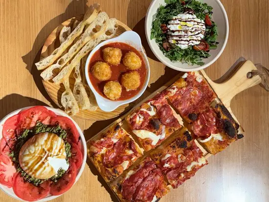 DAGUSTTO PIZZA