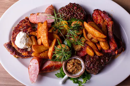 Komanda Bar & Restaurant