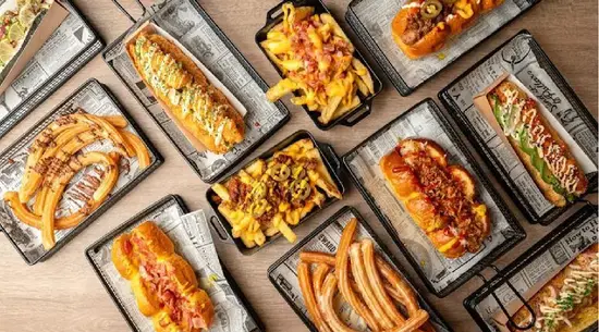 Dog & Roll Street Food