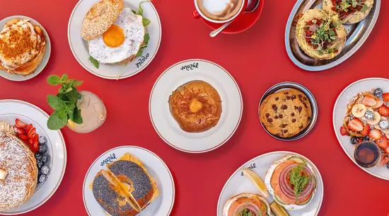 Mazál Bagels & Café