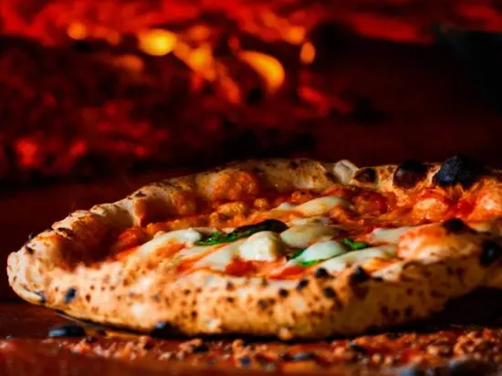 Voi pizza forno a legna