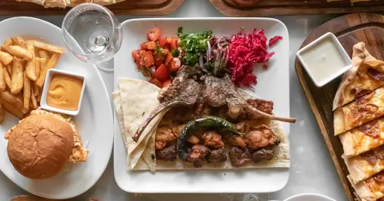 Basant Doner Kebab y Pizzería