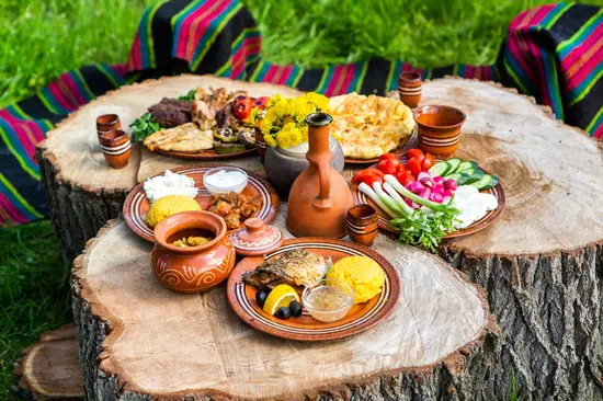 Luci si Iuli Autoservire