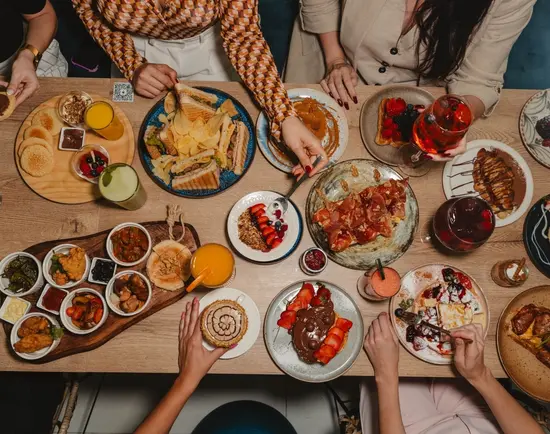 Eola | Brunch & Lunch