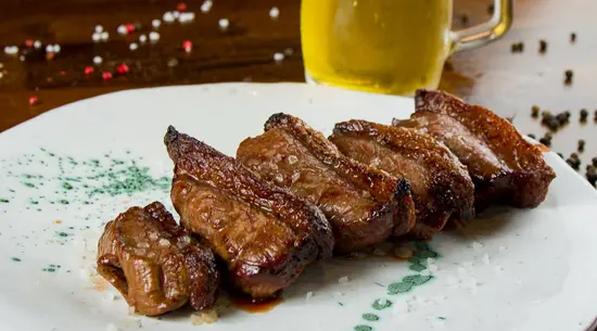 Hruzynskyi Dvir / Грузинський Двір