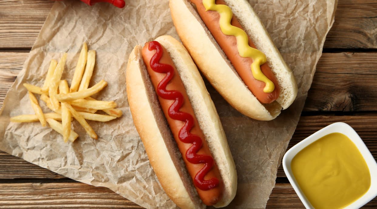 Na ogniu Kurczak z różna, zapiekanki hot dog