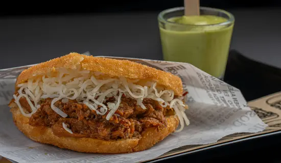 AREPAS Y TEQUEÑOS PEPA ( STREET BURGER)