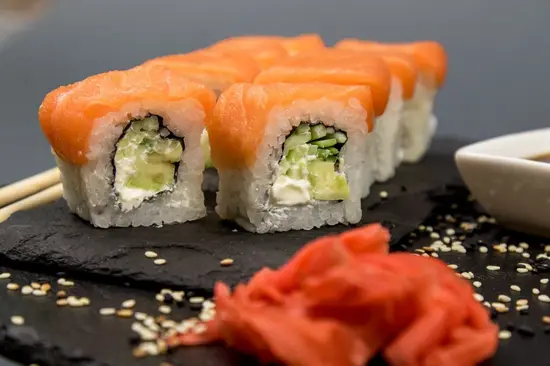 Uze tut / Уже тут