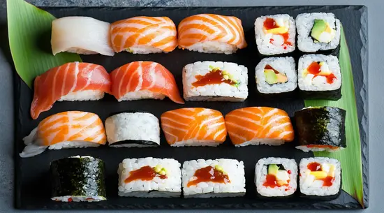 SALMON SUSHI
