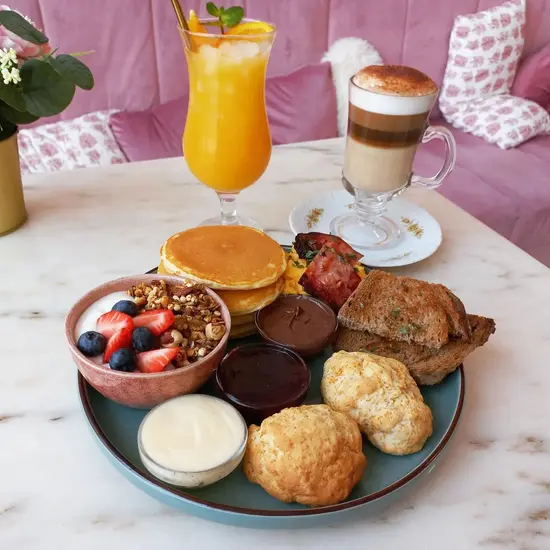 Dona Rosa Brunch & Lounge