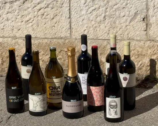 Polly wine bar