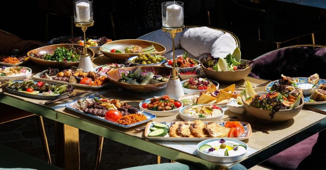 Cin-Cin by El Maktub