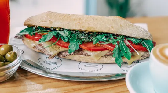 Nisia Cafetería y Bocatería