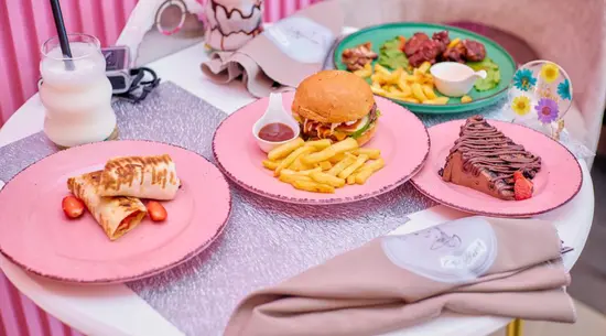 B Bakes Café and Bakery