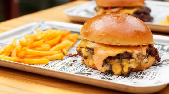 Molona's Burger
