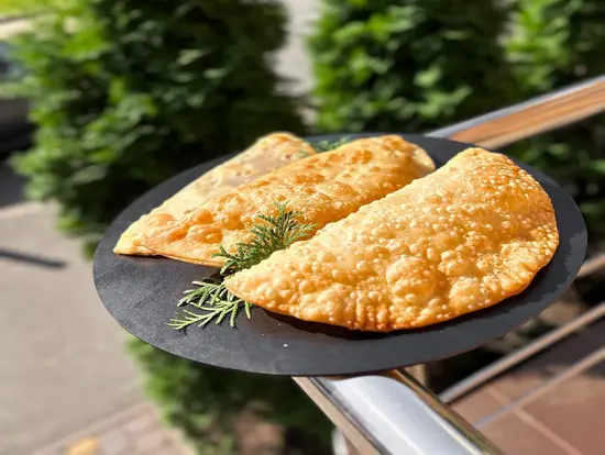 Krymski Chebureky/Кримські чебуреки