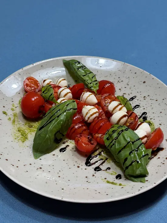 Saltos Bar and Diner