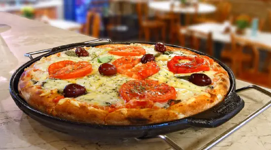 Fabrica Pizzy Pasichna / Фабрика Піци Пасічна