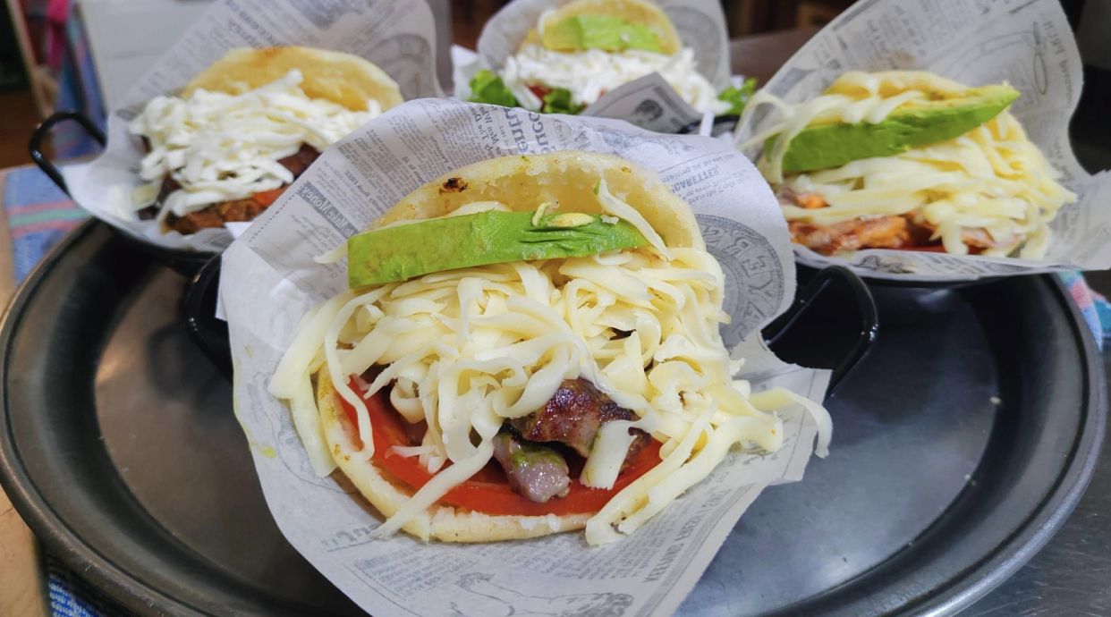 Arepas Asadas Na' Guará Caletilla