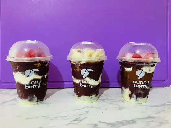 Sunny berry açaí tropical