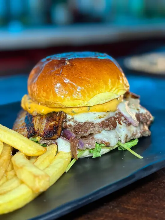 MULLINS BURGUER IRISH PUB