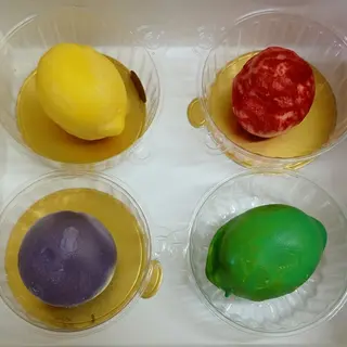 Кутия с 4бр мусови десерта- лимон, лайм, праскова, синя слива