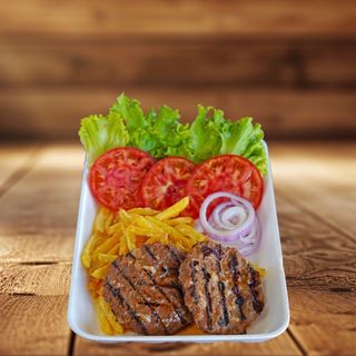 Порция с шарска плескавица