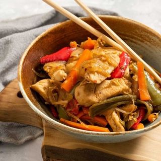 Пиле със зеленчуци