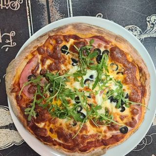 Пица с шунка