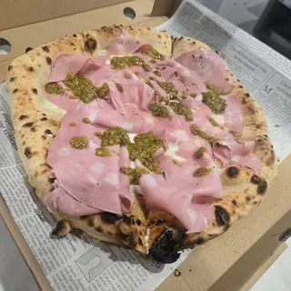 Мортадела и Шам Фъстък