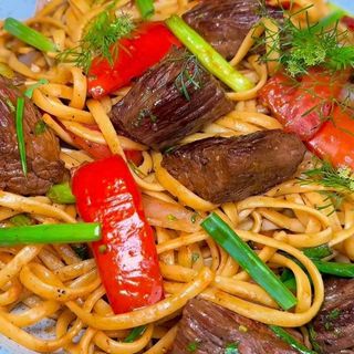 Tallarines Saltados De Ternera