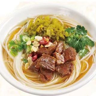 Sopa de fideos arros de ternera