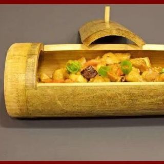 Pollo de bambu destacado 