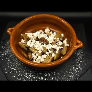 Ñoquis Con Queso Salado Y Chicharrones