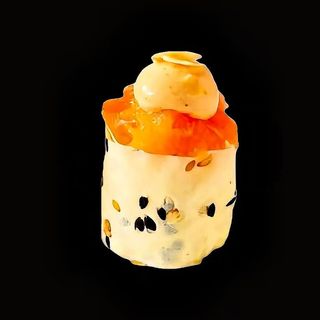 11.Gunkan de salmón 2 pzs.