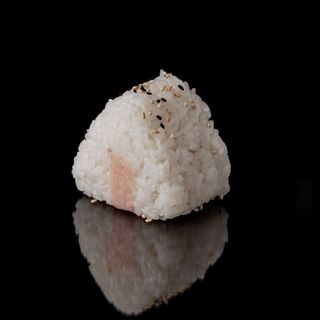 17.Onigiri da atún 1 pz.