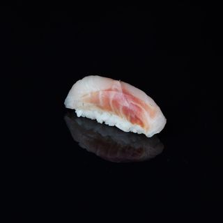 23.Nigiri de lubina 2 pzs.