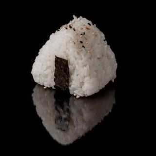 18.Onigiri de salmón 1 pz.