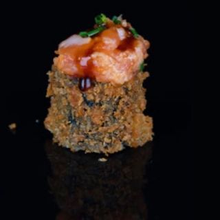 40.Futo spicy con salmón 4 pzs.