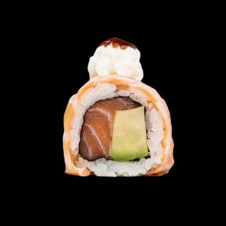 62.Roll con salmón plus 4 pzs.