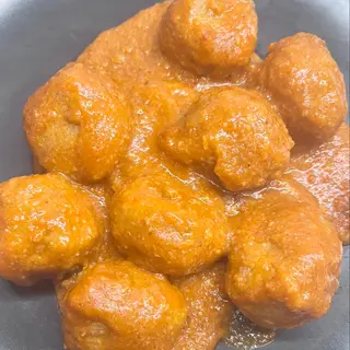 Albóndigas con arroz blanco