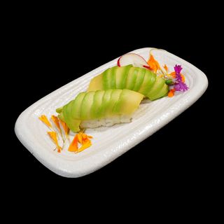 Nigiri aguacate