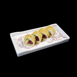 Atún y aguacate cubierto de pistacho