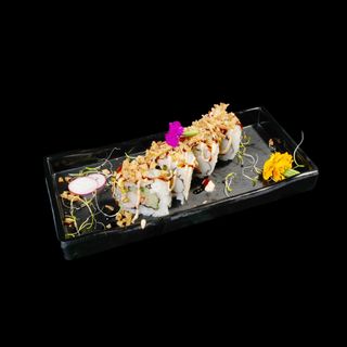 Pepino y surimi cubierto de cebolla