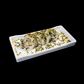 Uramaki y pollo cubierto de anori
