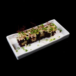 Arroz negro Gamba cubierto de marisco