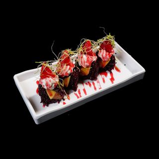 Arroz negro mango cubierto de Fresa