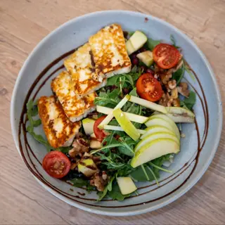 Grilled halloumi salad
