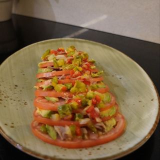 Ensalada De Ventresca Con Tomate