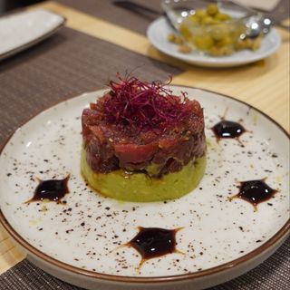 Tartar De Atún Con Aguacate